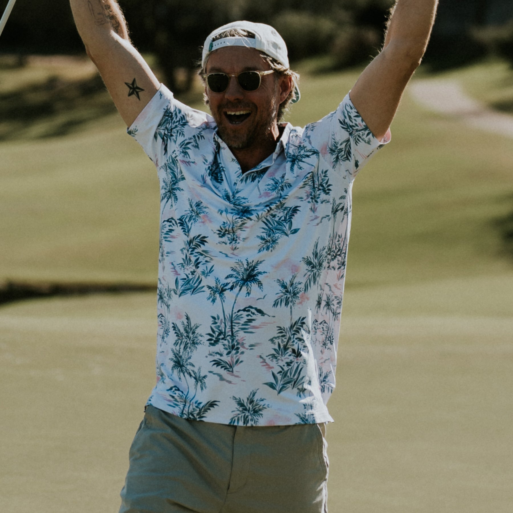 Palms Tech Polo (Flüsterweiß mit Blumenmuster)